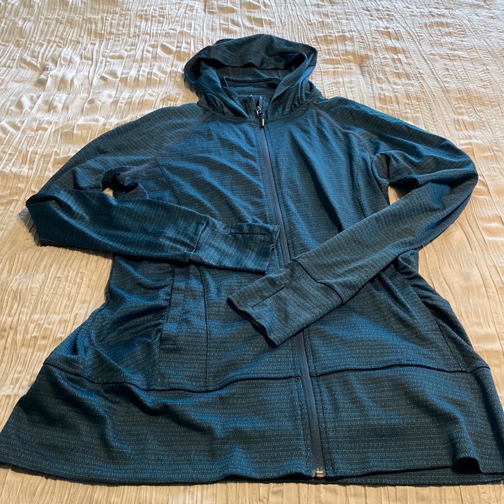 Dri-fit women’s zip up jacket! Size large